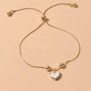 🤍🤍NEW🤍🤍ADORABLE!! HEART CHARM BRACELET IN GOLD 🤍🤍